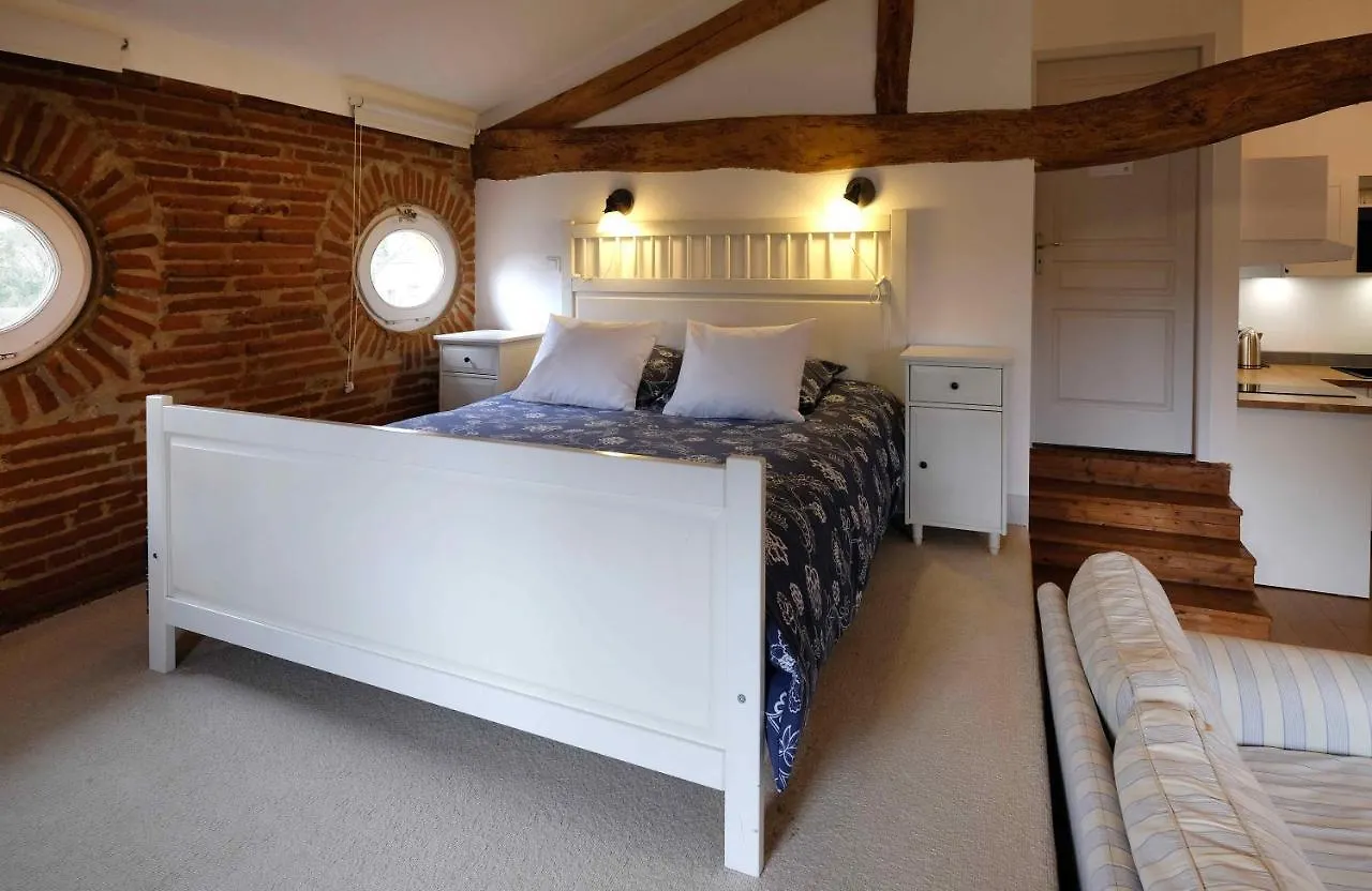 Chambres D'Hotes Au Chateau Saint-Nicolas-de-la-Grave Frühstückspension